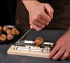 Stabiler Nussknacker aus Edelstahl, silber, mit Holzfuß Produktbild-Vorschau 7
