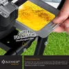 A close-up of a barbecue grill's oil drip tray with text overlays highlighting its features. Produktbild-Vorschau