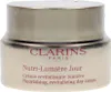 A close-up studio shot of a Clarins Nutri-Lumière Jour cream jar, sealed in plastic. Anteprima dell’immagine prodotto