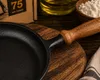 Liatinová panvica na palacinky s drevenou rukoväťou - ø 22 Náhľad obrázku produktu 12