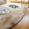 A fluffy beige rug is laid out on a wooden floor, with a book and two cups on a tray placed on it. Náhled obrázku produktu