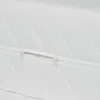 A close-up view of a white mattress cover with a zipper. Anteprima dell’immagine prodotto