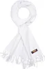 A white scarf is laid out on a white background. Anteprima dell’immagine prodotto