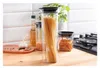A kitchen counter with various food storage containers and ingredients. Anteprima dell’immagine prodotto