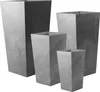 Four different sized tall, square planters are arranged in a group against a white background. Produktbild-Vorschau