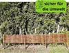 A woven willow border fence in front of a green hedge. Anteprima dell’immagine prodotto