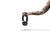 A tattooed arm holding a pair of black headphones. Voir les images du produit