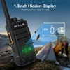 A walkie-talkie is shown in a camping setting with tents and mountains in the background. Overlay text highlights product features. Anteprima dell’immagine prodotto