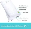 A close-up, angled view of a white TP-Link Wi-Fi repeater plugged into a wall socket, with German text labels pointing to its features and a promotional slogan at the bottom. Produktbild-Vorschau