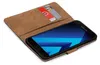 A book-style phone case with two credit cards inserted, showing a smartphone screen. Anteprima dell’immagine prodotto