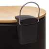 Close-up of the lid mechanism and handle of a black trash can with a bamboo lid. Náhľad obrázku produktu