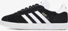 A side view of a black Adidas Gazelle sneaker with white stripes and a white sole. Produktbild-Vorschau