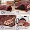 A collage of four images showcasing a rug's features: premium delivery, non-slip underside, easy cleaning, and machine washability. Produktbild-Vorschau