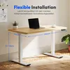 A height-adjustable desk with a laptop and a plant on it, shown in a room setting. Náhled obrázku produktu