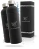 Two black water bottles with silver caps and a black box are displayed against a white background with water splashes. Produktbild-Vorschau