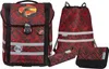 A set of school supplies including a backpack, a drawstring bag, a pencil case, and a wallet, all with a red and black dragon scale pattern. Produktbild-Vorschau