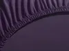 A close-up view of a purple fitted sheet, showing the elasticized edge. Produktbild-Vorschau