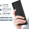 A hand holding a black phone case. Produktbild-Vorschau