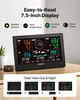 A digital weather station is displayed on a table, with marketing text and feature icons above it. Below the station, there are examples of the display in different lighting conditions. Podgląd zdjęcia produktu