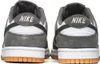 Rear view of a pair of Nike Dunk Low sneakers. Anteprima dell’immagine prodotto