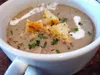 A bowl of mushroom soup with croutons and parsley. Produktbild-Vorschau