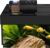 An automatic fish feeder is mounted on top of a black aquarium, with yellow fish swimming below. Produktbild-Vorschau