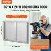 A man is shown installing a BBQ kitchen door, with dimensions and product information overlaid on the image. Anteprima dell’immagine prodotto
