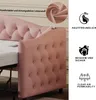 Close-up of a pink upholstered daybed with tufted details and a USB charging port. Informational icons and text are on the right side. Produktbild-Vorschau