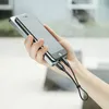 A hand holding a smartphone and a power bank connected by cables. Anteprima dell’immagine prodotto