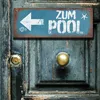 Zum Pool Pfeil links Metallschild L in 10,5x28cm in Produktbild-Vorschau 6