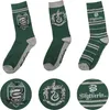 Three pairs of green and gray Slytherin socks are displayed, along with three circular close-ups of the Slytherin emblem. Produktbild-Vorschau