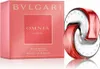 A product shot of a perfume box and bottle. Voir les images du produit