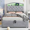 A child's bedroom with a bed, desk, and toys. Anteprima dell’immagine prodotto