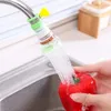 A hand is washing a red bell pepper under a faucet with a water-saving attachment. Produktbild-Vorschau