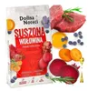 A collage of dog food packaging and ingredients like raw meat, blueberries, egg yolk, and vegetables. Produktbild-Vorschau