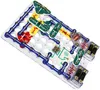 An electronic construction kit with various components laid out on a white grid background. Produktbild-Vorschau