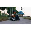 A young boy rides a Razor Crazy Cart Shift Lightshow Lithium in a park. Produktbild-Vorschau