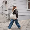reisenthel moonbag Umhängetasche puffer stone 24 L GO7097 Produktbild-Vorschau 3
