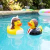 Lot de 2 canards en plastique « couple de mariés » pour Voir les images du produit 8
