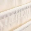A close-up view of a white fabric with horizontal stitching. Anteprima dell’immagine prodotto