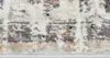 A close-up view of a rug's texture and pattern. Voir les images du produit