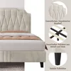A bed with a tufted headboard and a close-up of its frame and legs, with descriptive text. Podgląd zdjęcia produktu