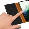 A hand is shown interacting with a phone case. Náhľad obrázku produktu