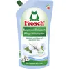 A pouch of Frosch fabric softener with cotton blossom scent. Produktbild-Vorschau