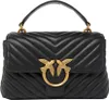A black quilted leather handbag with gold bird clasp. Voir les images du produit