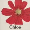 A close-up of a red flower with gold accents and the brand name Chloe. Anteprima dell’immagine prodotto