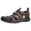 A single KEEN Clearwater CNX sandal for men is shown against a white background. Voir les images du produit