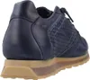 A close-up, rear-side view of a blue sneaker with a tan sole. Voir les images du produit