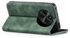 A green flip case for a smartphone is shown open, revealing the phone's camera module. Produktbild-Vorschau
