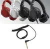 Multiple headphones in different colors are displayed in the upper part of the image, and a coiled headphone cable with a connector is shown in the lower part. Anteprima dell’immagine prodotto